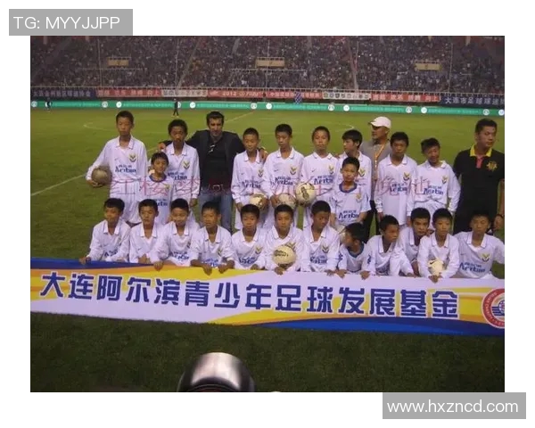 足球八大巨星同框合影震撼登场，见证传奇时刻共聚一堂